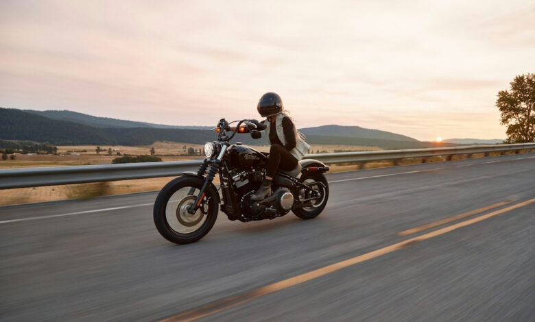 Ubezpieczenie motocykla poza sezonem: czy można płacić mniej, gdy motocykl stoi w garażu?