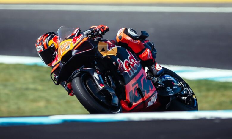 Maverick Viñales na KTM z numerem 12 na torze Phillip Island